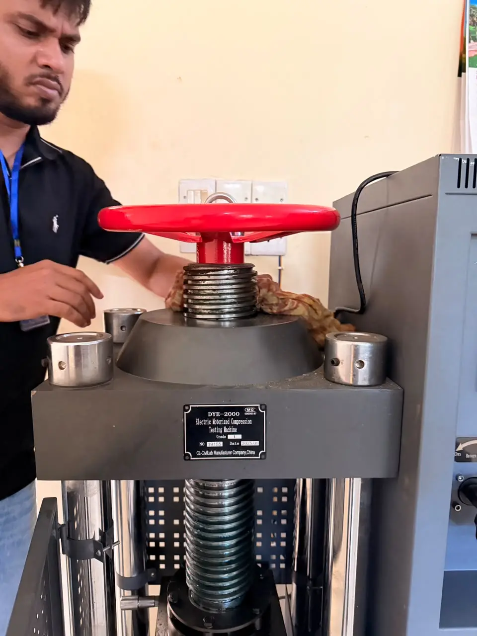 Compression Testing Machine (CTM) 2000kN - Image 4