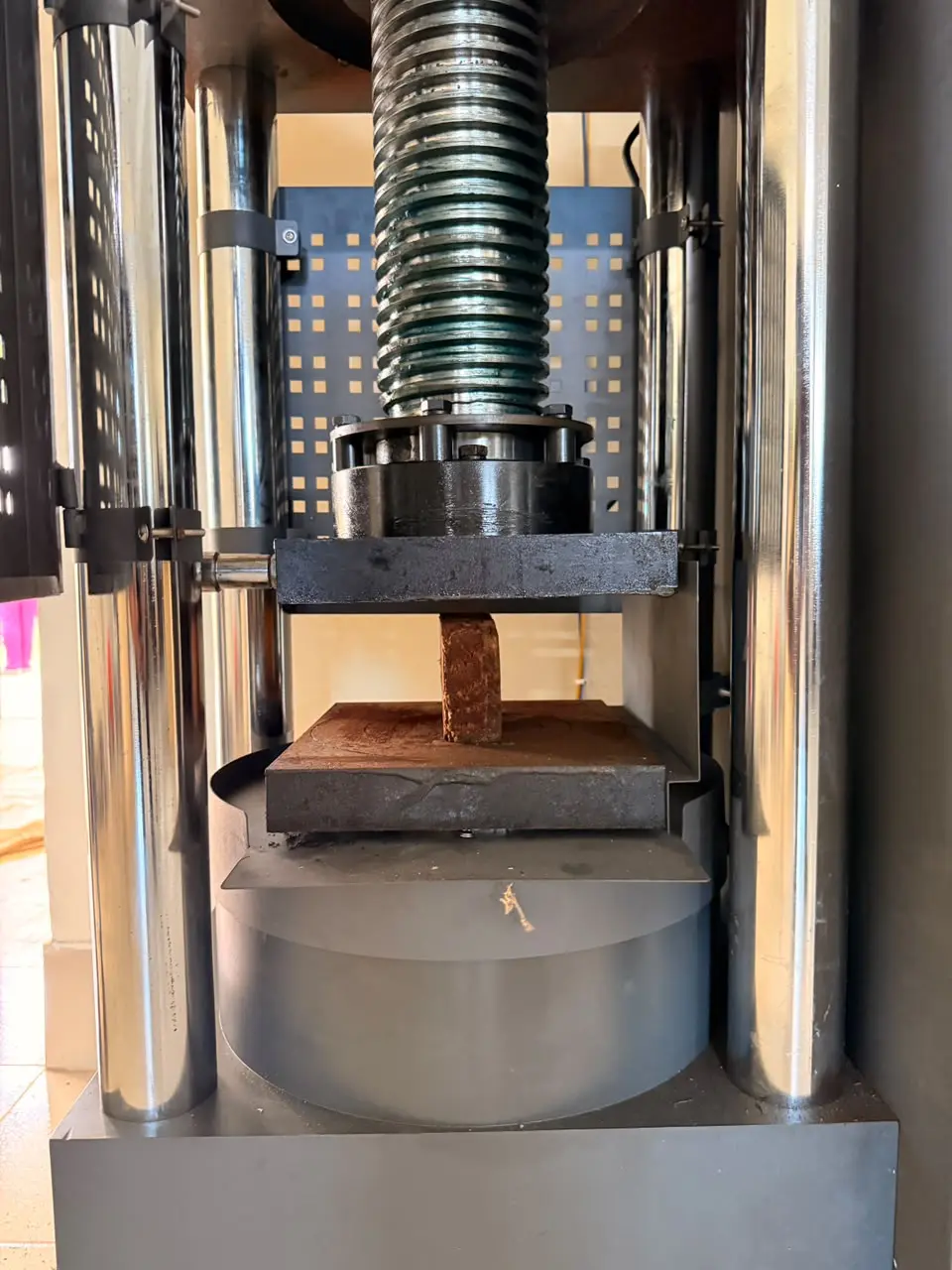 Compression Testing Machine (CTM) 2000kN - Image 5